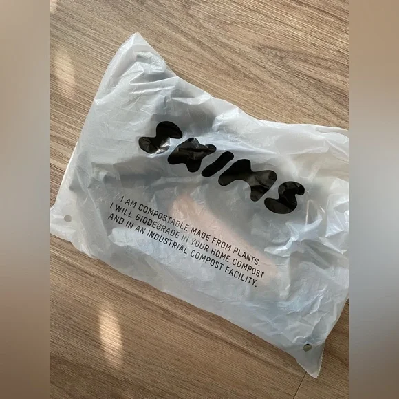 BNWT SKIMS Soft Smoothing Seamless Thong Bodysuit - Picture 4 of 5